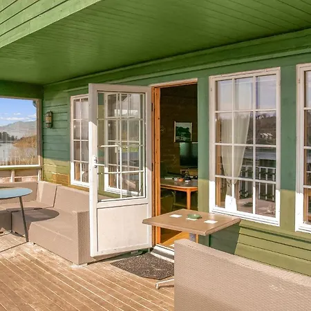 5 Bedroom Lovely In * Sjernaroy