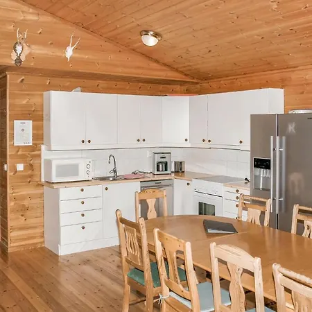 5 Bedroom Lovely In Holiday home Sjernaroy