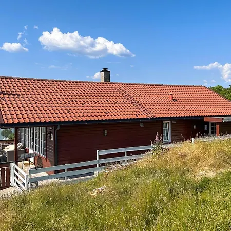 5 Bedroom Lovely In Holiday home Sjernaroy